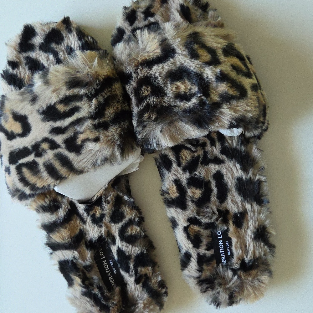 Generation Love Faux Fur Slide Slippers Sz L (FITS 9, 10, 11)